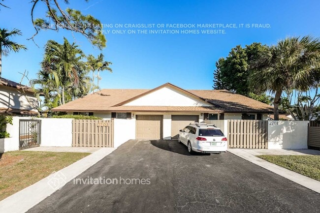 Building Photo - 2703 SW 5th St