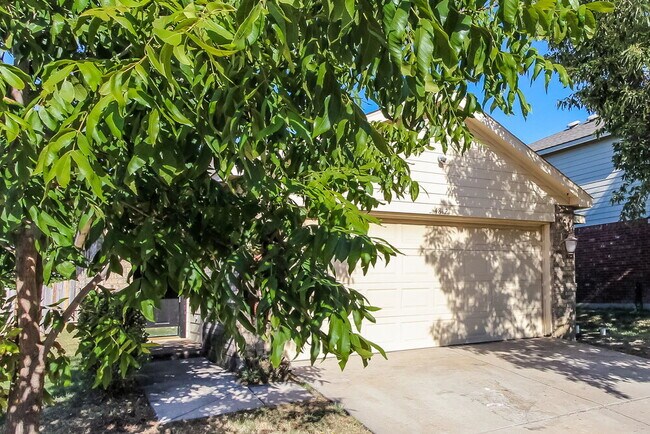 Foto del edificio - 4812 Waterford Dr