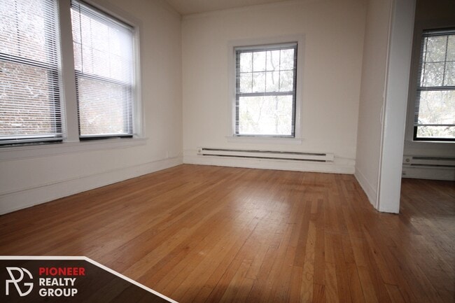 Building Photo - 1020 Dempster St