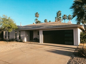 Building Photo - 8731 E Sandalwood Dr