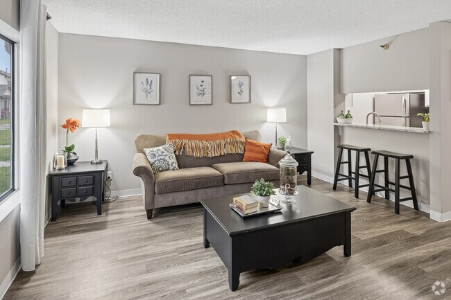 2 habitaciones, 1 baño - 1000 pies cuadrados - Sala de estar - Southwind Village