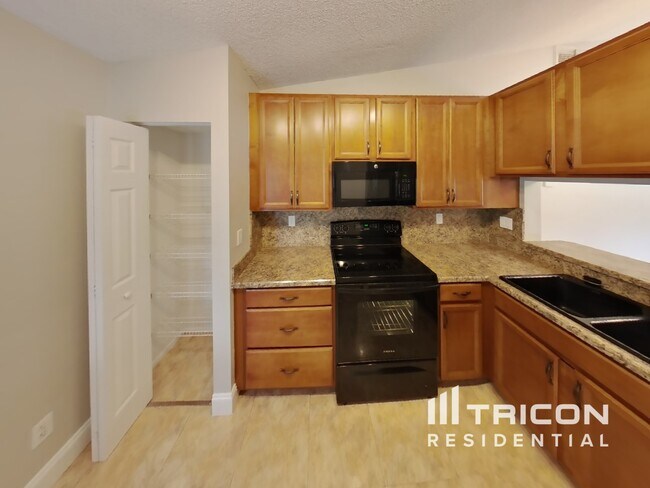 Building Photo - 4940 81st Ave Terrace E