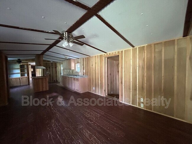 Foto del edificio - 3236 Swaim Rd