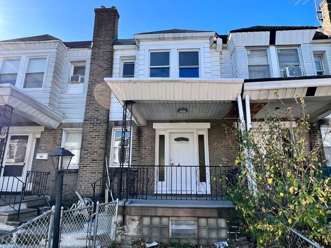 Building Photo - Beautifully Renovated 3-Bedroom Townhouse ...