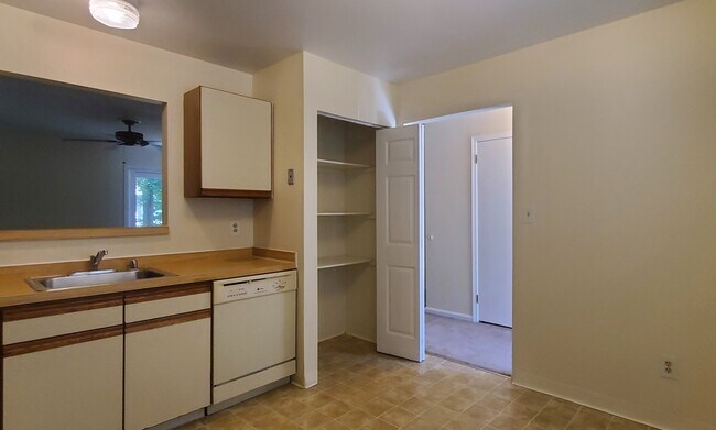 Building Photo - 5106 W Woodmill Dr