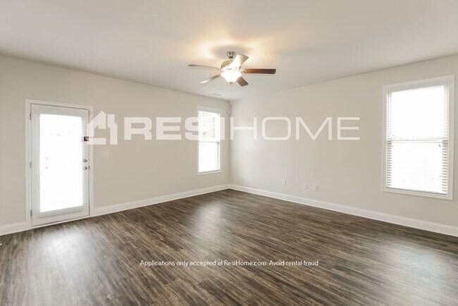 Foto del edificio - HOME FOR RENT!!