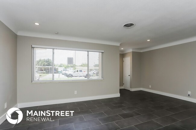 Building Photo - 8464 Hollyhock Ave
