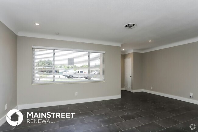 Building Photo - 8464 Hollyhock Ave