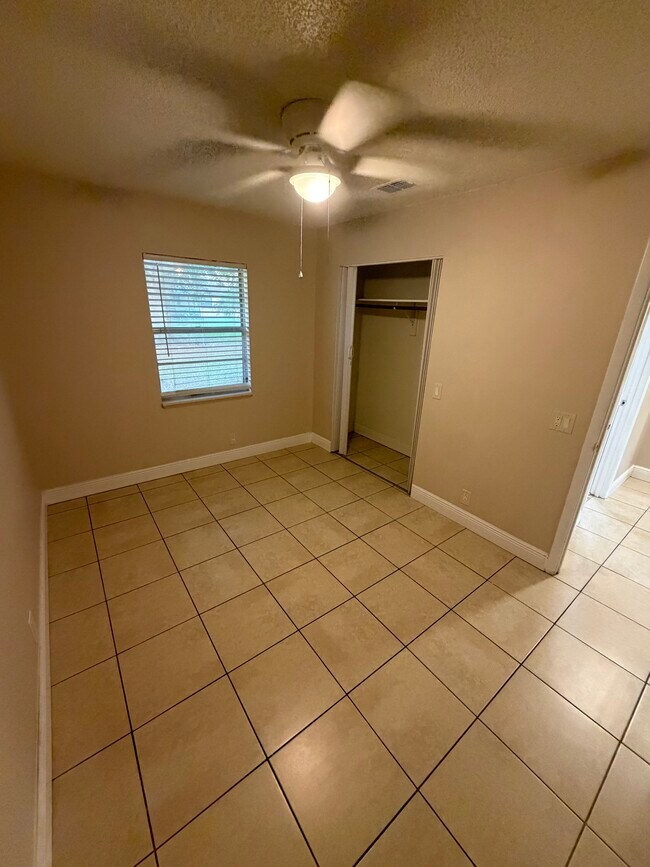 Foto del edificio - 5624 Struthers Ct