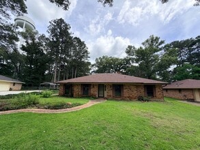 Building Photo - 5047 Town N Dr