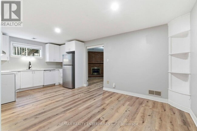 Building Photo - 71 Inglewood Pl