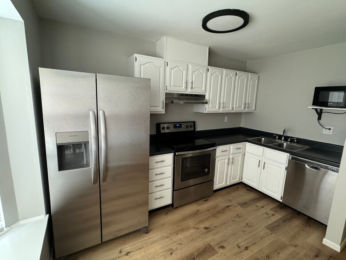 Building Photo - 1662 Florine Blvd