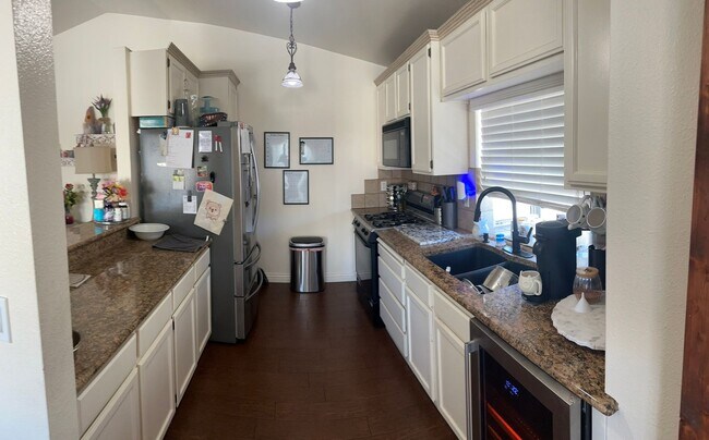 Foto del edificio - 4 Bedroom + Office / 2.5 Bathroom Redlands Dream Home