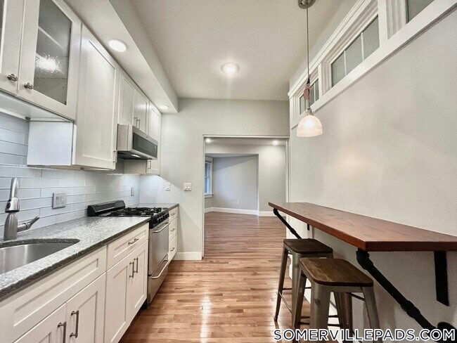 Building Photo - 160 Highland Ave