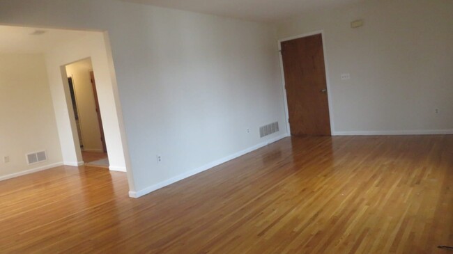 Living Room - 625 Union St