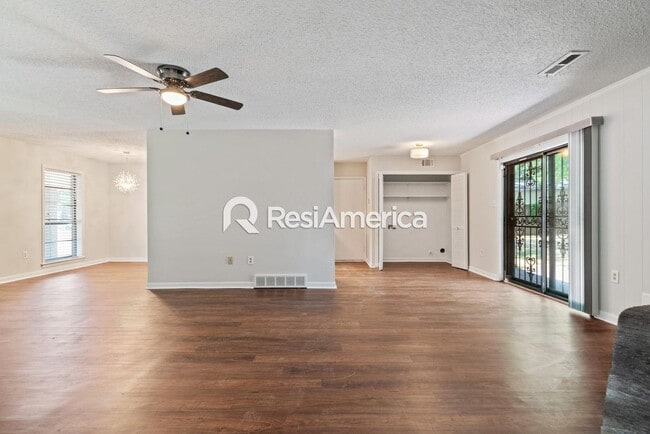 Building Photo - 3 br, 2 bath House - 3238 Drayton Woods Drive