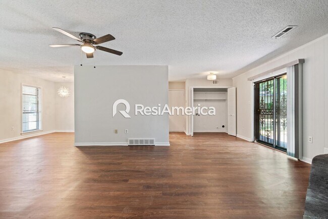 Foto del edificio - 3 br, 2 bath House - 3238 Drayton Woods Drive