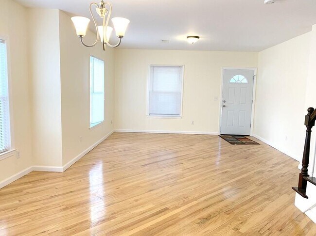Floor 1. Open concept - 11 Kingsley Ave