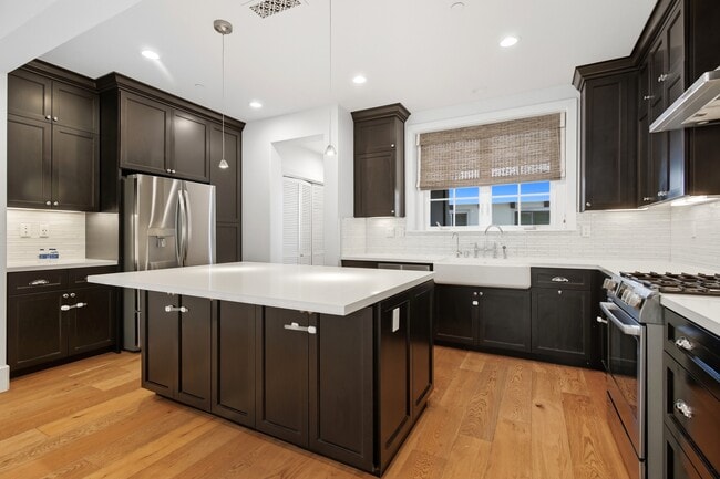 Building Photo - 39527 Stevenson Pl
