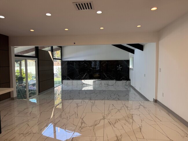 Building Photo - 6910 Laramie Ave