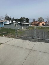 Building Photo - 9802 Highland Dr NE