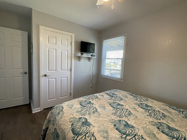 Building Photo - 54205 Marlin Ct