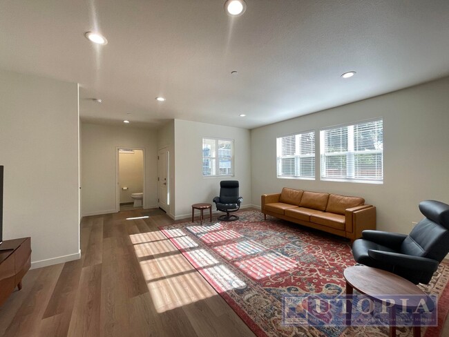 Building Photo - Gorgeous, NEW Construction in Desirable, S...