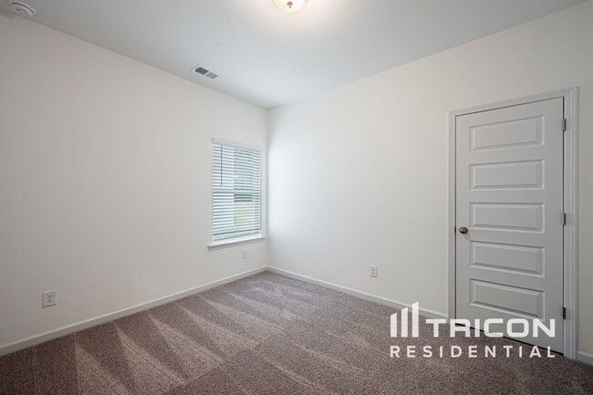 Building Photo - 107 Chapel Meadow Ln SW