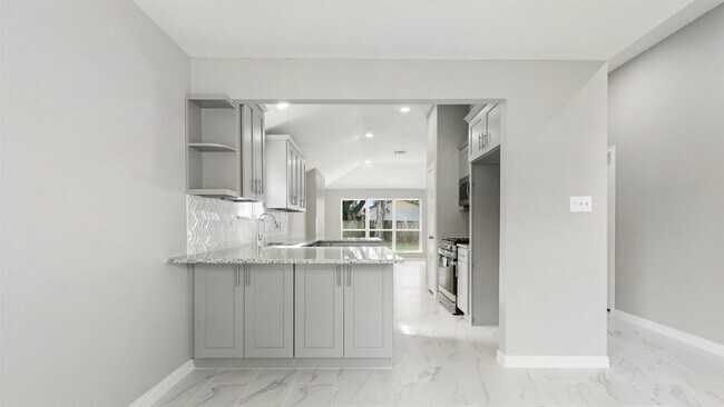 Building Photo - 4007 Green Crest Dr