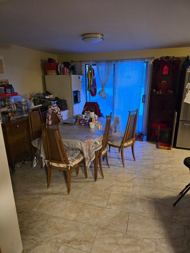 dining area - 39 Clark St