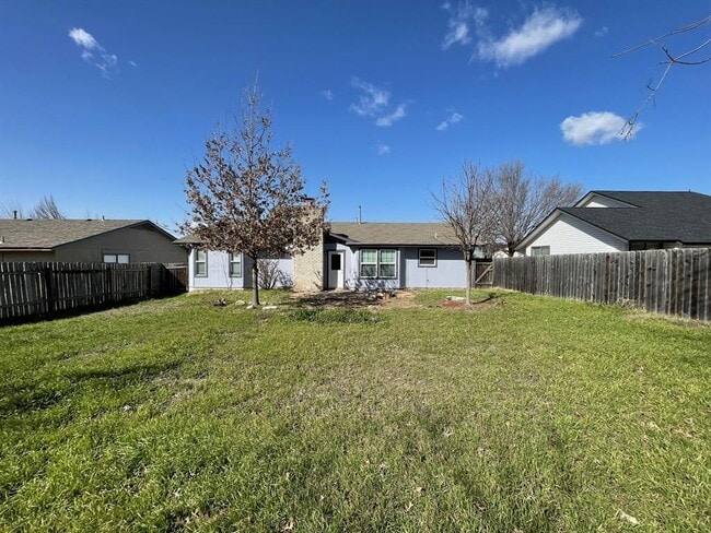 Building Photo - 4001 Hillside Dr