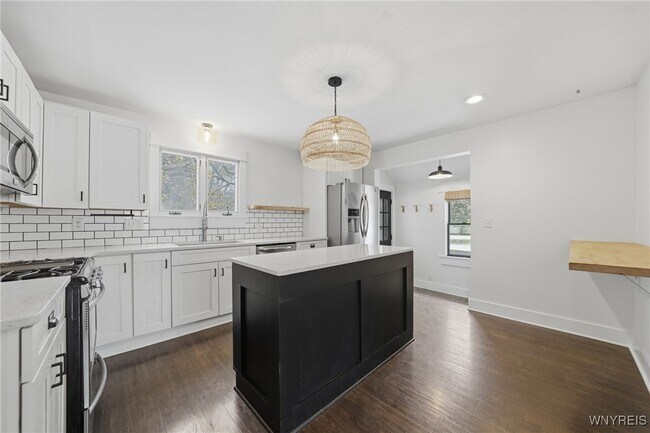 Foto del edificio - 4316 Clinton St