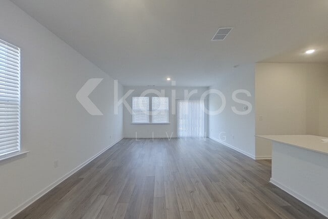 Building Photo - 210 River Birch Wy S