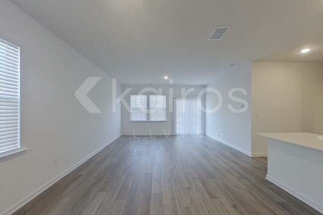 Foto del edificio - 210 River Birch Wy S
