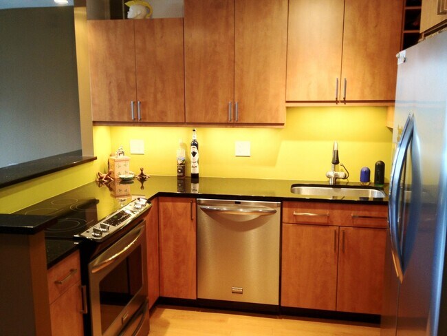Foto del edificio - 655 W Irving Park Rd