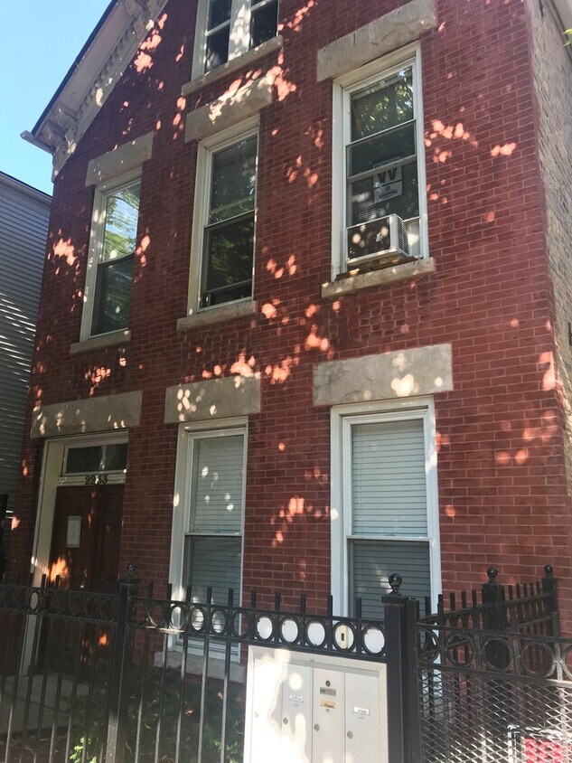 Primary Photo - 2233 N Southport Ave