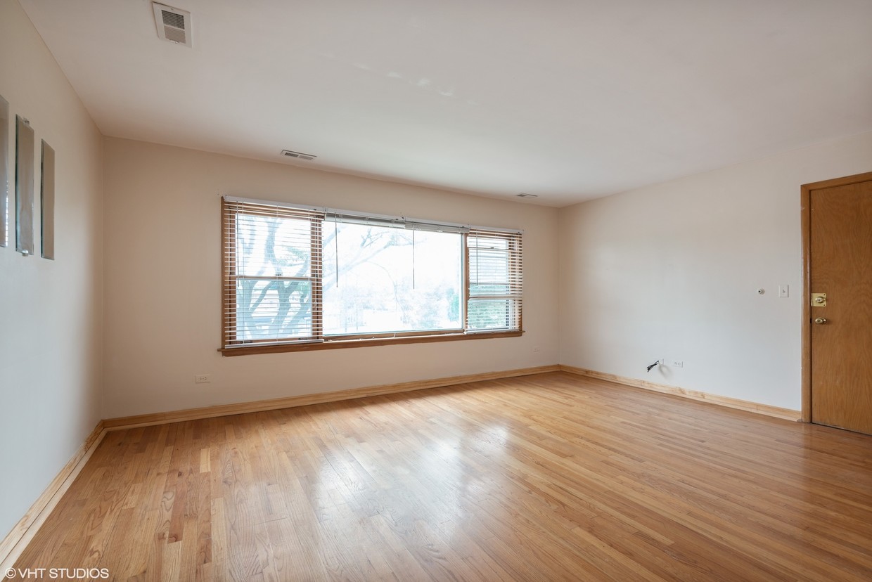 Primary Photo - 8108 N Oriole Ave
