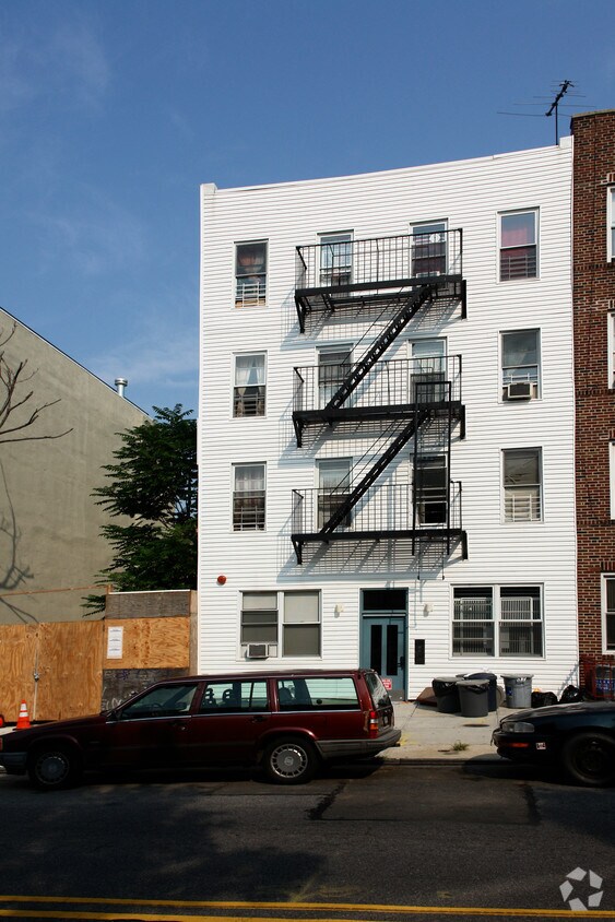 Building Photo - 666 6th Ave