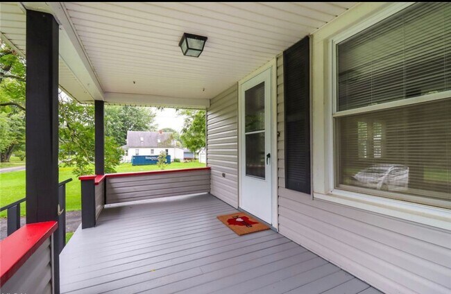 Building Photo - TWO BEDROOM RAVENNA HOME