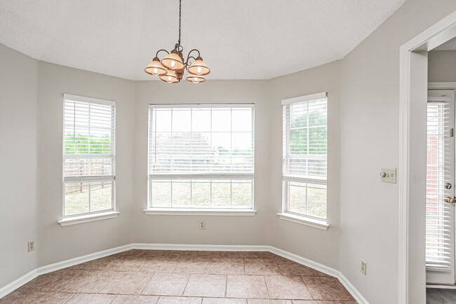 Building Photo - 7234 Fox Creek Dr