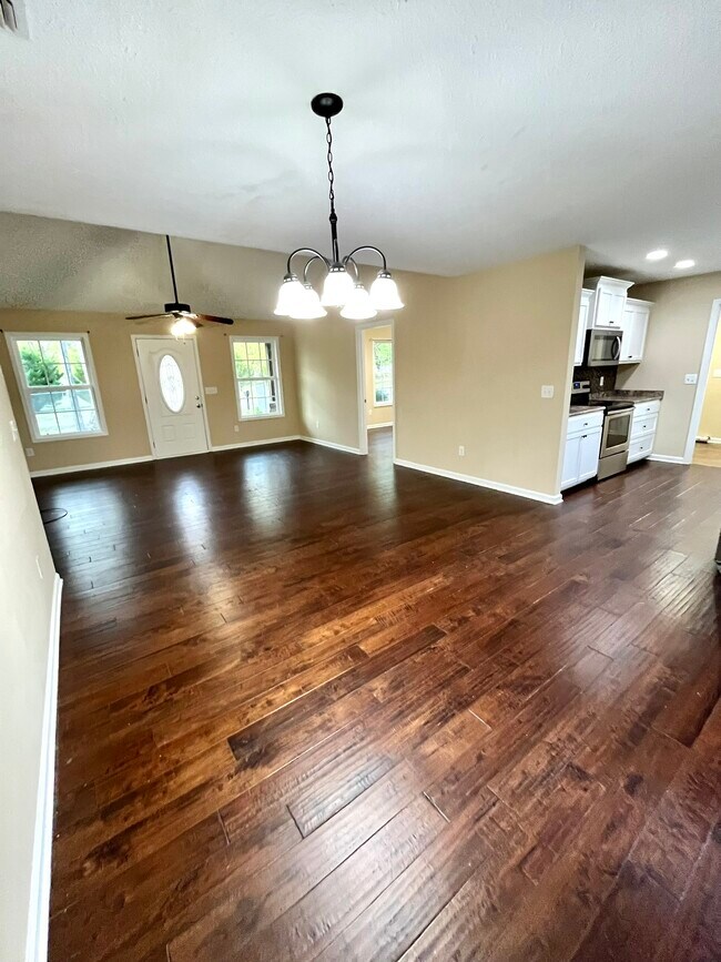 Foto del edificio - 803 Riley Creek Rd