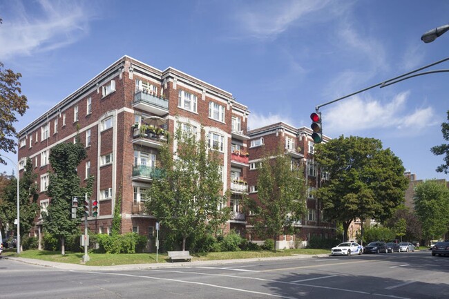 Photo du bâtiment - 4557 Rue Sherbrooke O