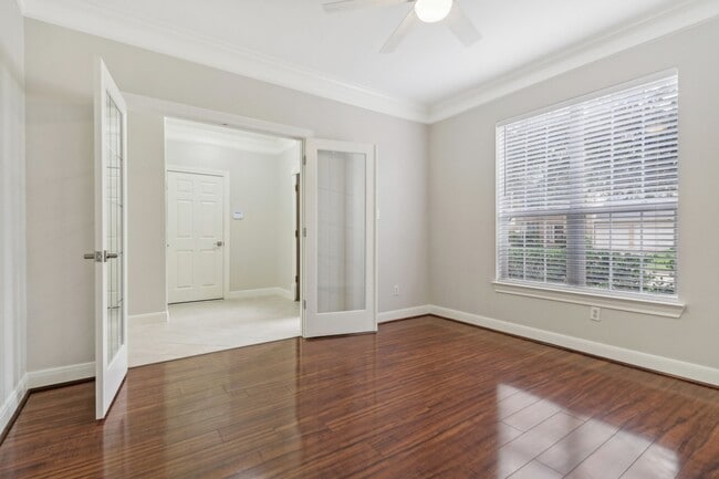 Building Photo - 12611 Brookfield Park