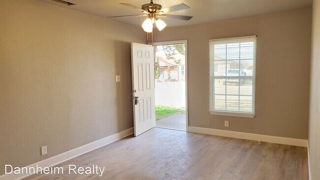 Building Photo - 3 br, 1 bath House - 115 W Geneva St