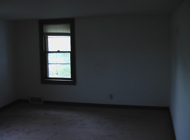 Living room - 538 W Exchange St