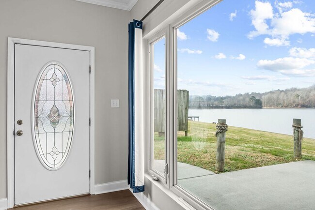 Building Photo - Riverside 2BR/2BA Cottage – Minutes from Downtown Knoxville