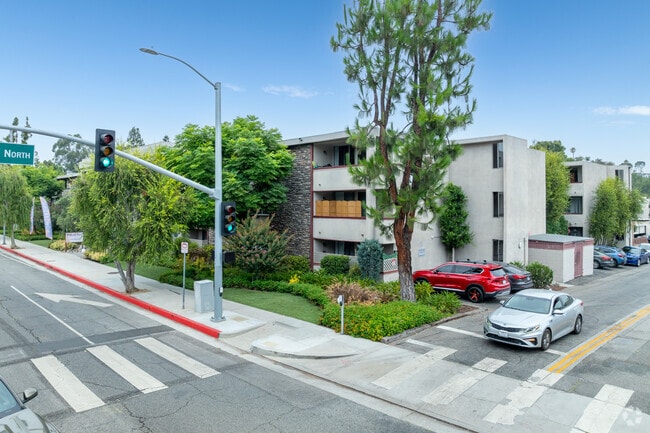 Building Photo - Woodland House Apartments