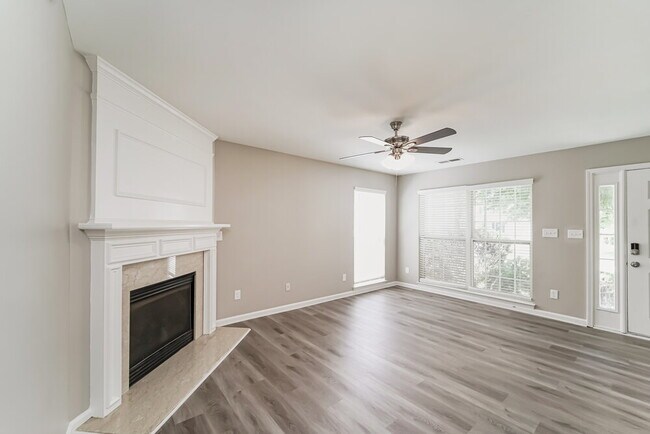 Foto del edificio - 7020 Long Run Ln