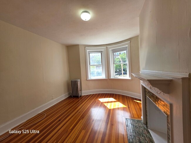 Foto del edificio - No Brokers Fee. No Security Deposit, Heat,...