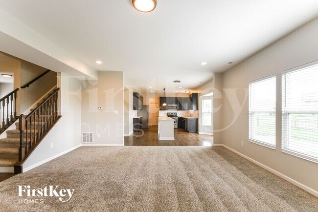 Foto del edificio - 5593 North Woodhaven Drive